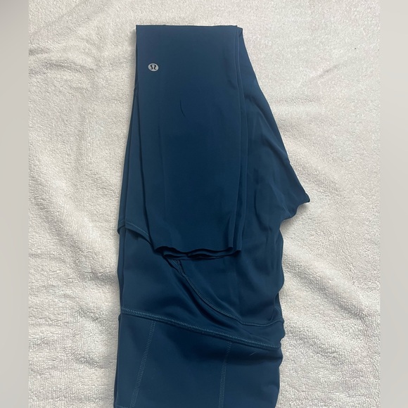 Lululemon leggings discontinued style “wonder” size 8 - Picture 2 of 3